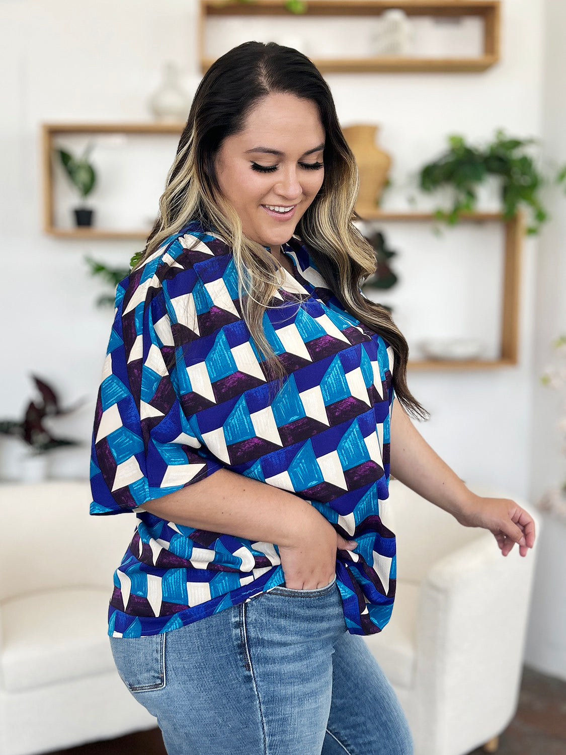 Oriana® | Full-size double-take blouse met een geometrisch patroon en halflange mouwen