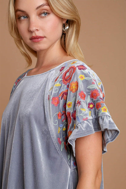 Victoria® | Fluwelen blouse met korte mouwen en borduursel