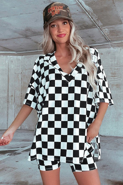 Millicent® | Checkerboard loungeset T-shirt en short met V-hals