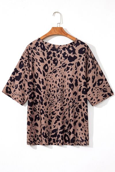 Lyra® | T-shirt met V-hals en halflange mouwen met luipaardprint