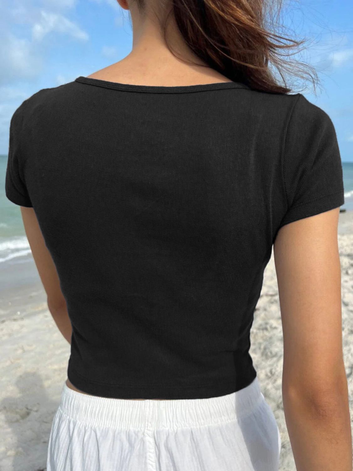 Leticia® | T-shirt met korte mouwen en knoopdetail