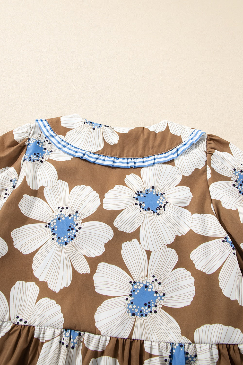 Valentina® | Gestreepte blouse met bloemmotief en gestrikte mouwen