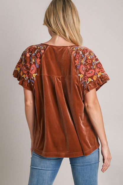 Yoselin® | Fluwelen blouse met korte mouwen en borduursel