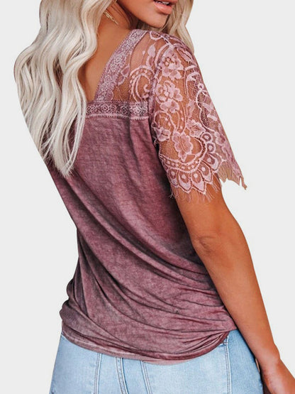 Barbara® | Kanten patchwork T-shirt met V-hals en korte mouwen