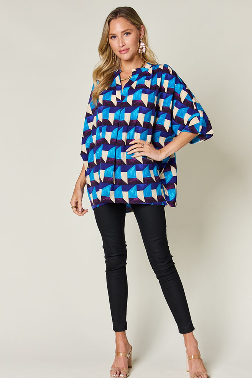 Oriana® | Full-size double-take blouse met een geometrisch patroon en halflange mouwen