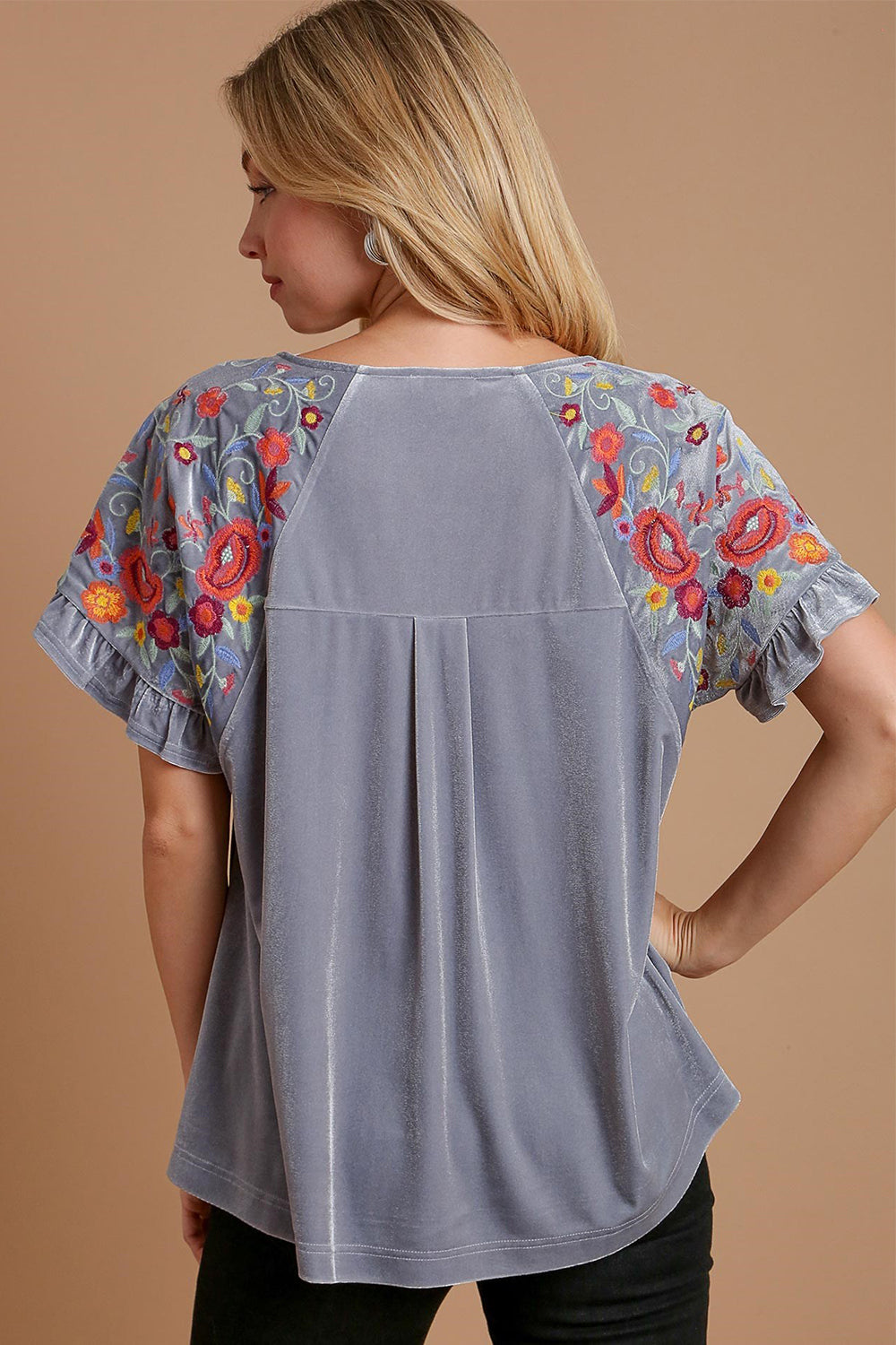 Victoria® | Fluwelen blouse met korte mouwen en borduursel