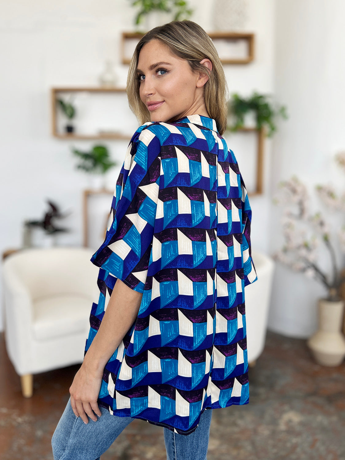 Oriana® | Full-size double-take blouse met een geometrisch patroon en halflange mouwen