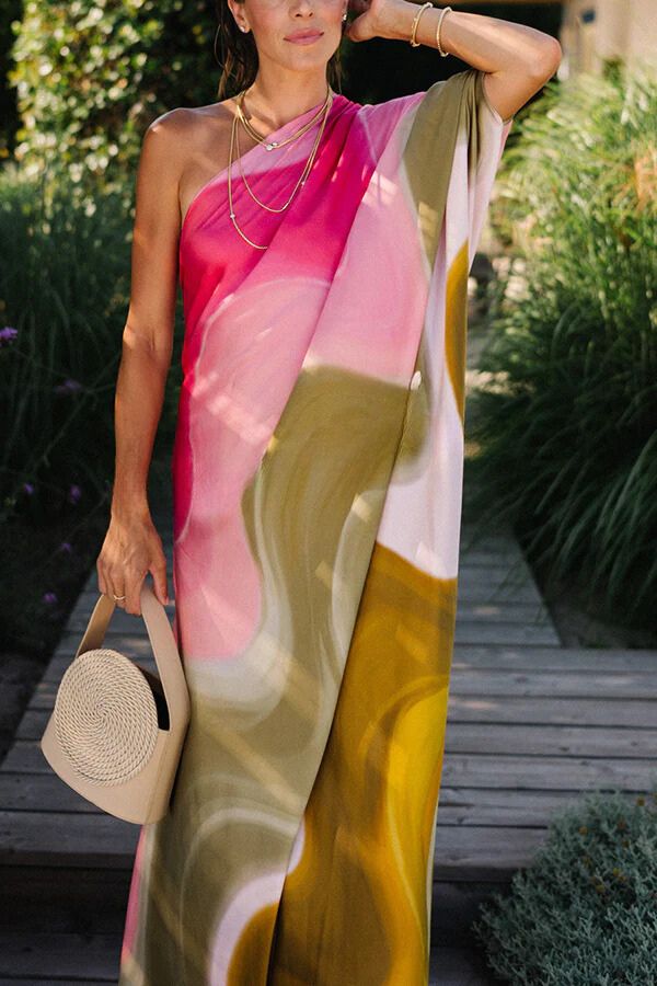 Melisa® | Summertime Favorites tie-dye satijnen maxi-jurk met gedrapeerd schouderdetail