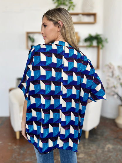 Oriana® | Full-size double-take blouse met een geometrisch patroon en halflange mouwen