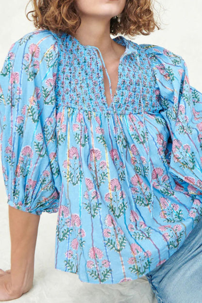 Hilda® | Gesmokte blouse met bloemmotief en strikkraag