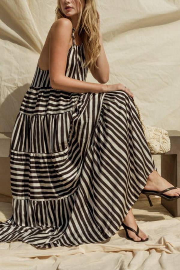 Evelyn® | Mouwloze gestreepte maxi-jurk met laagjes