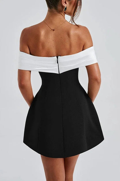 Eliza® | Sexy contrasterend off-the-shoulder mini-jurkje met strik