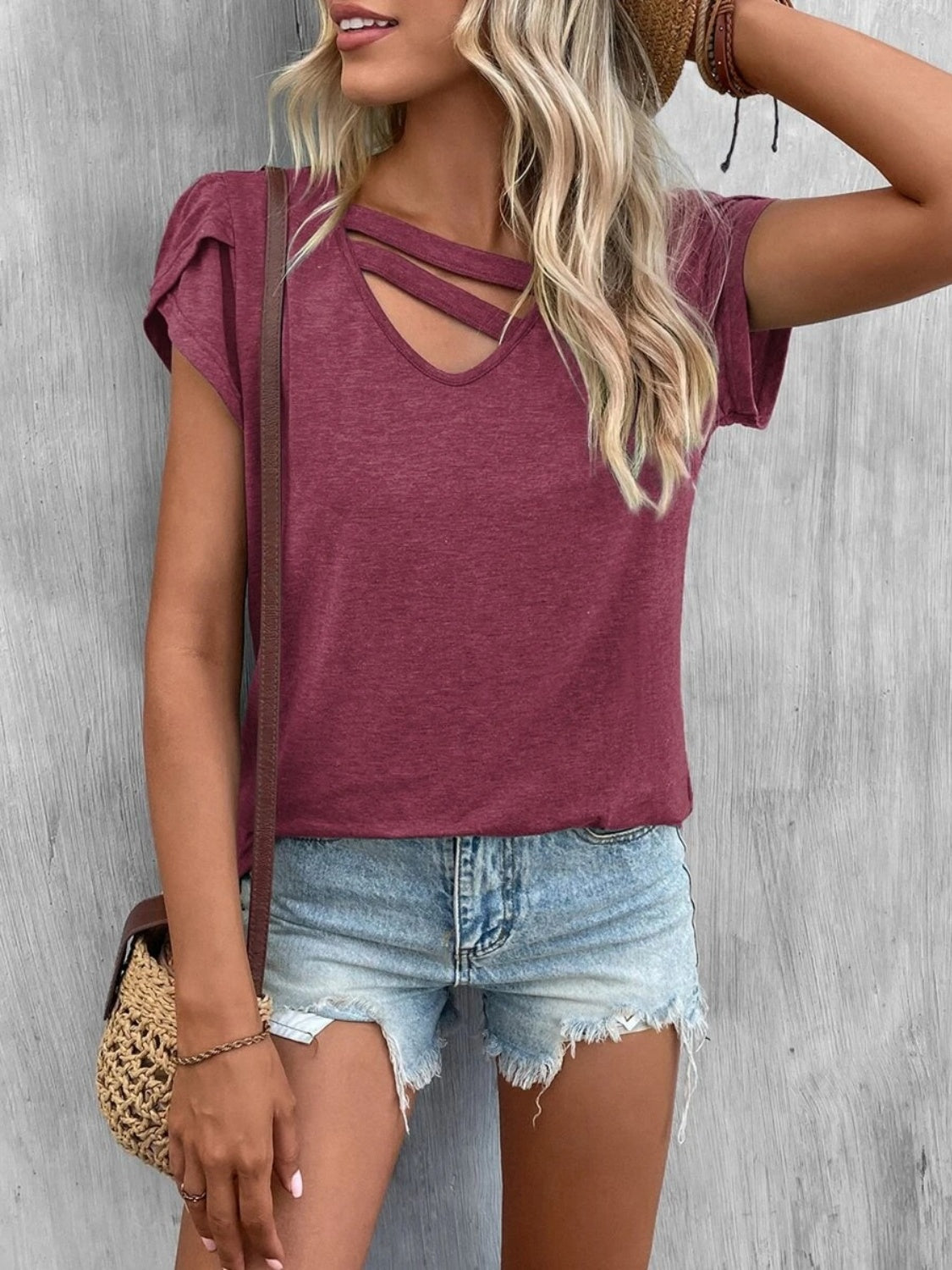 Ariana® | Asymmetrisch T-shirt met bloemmouwen