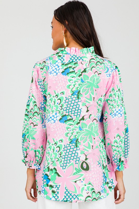 Clementine® | Groene, losjes gebonden blouse met een bloemmotief en een V-hals