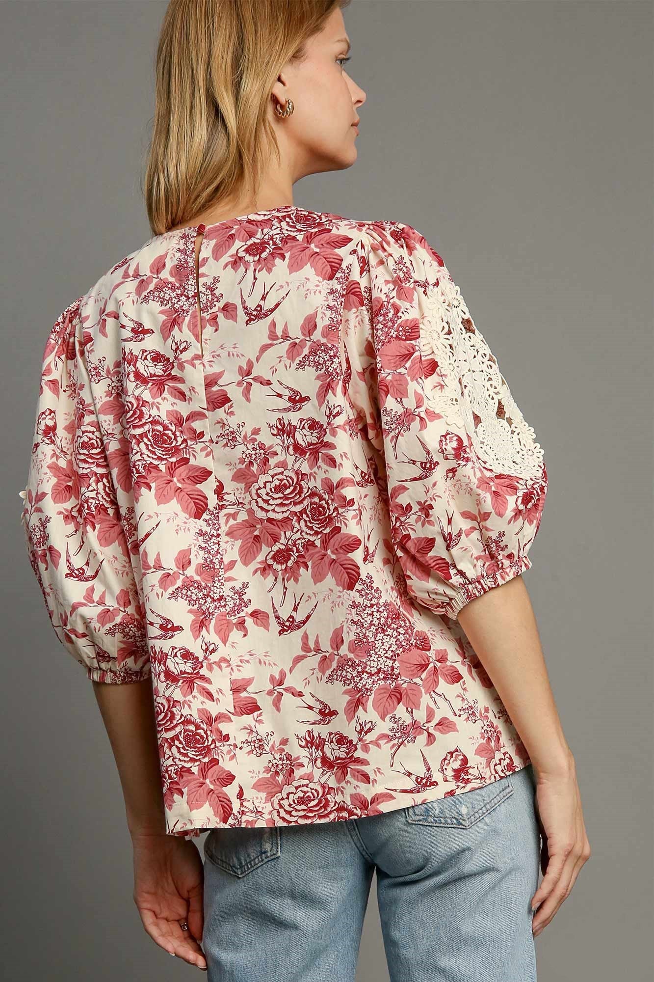 Marta® | Blouse met geplooide bloemendetails en kanten bies aan de mouwen