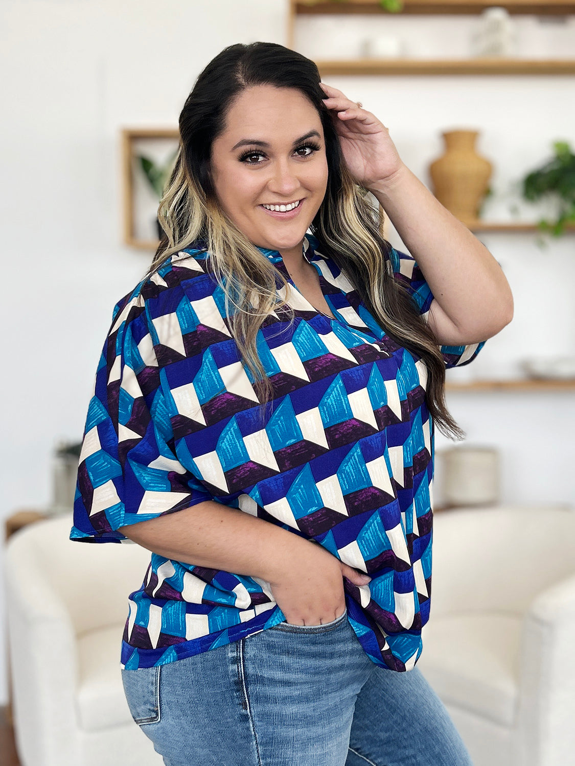 Oriana® | Full-size double-take blouse met een geometrisch patroon en halflange mouwen