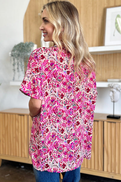 Magdalena® | Full size blouse met V-hals en korte mouwen met print van Double Take